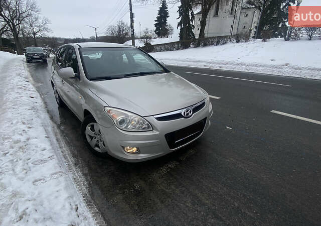 Сірий Хендай i30, об'ємом двигуна 1.4 л та пробігом 191 тис. км за 5650 $, фото 1 на Automoto.ua