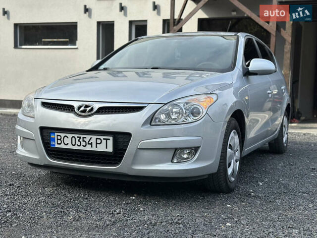 Серый Хендай i30, объемом двигателя 1.4 л и пробегом 220 тыс. км за 4900 $, фото 1 на Automoto.ua