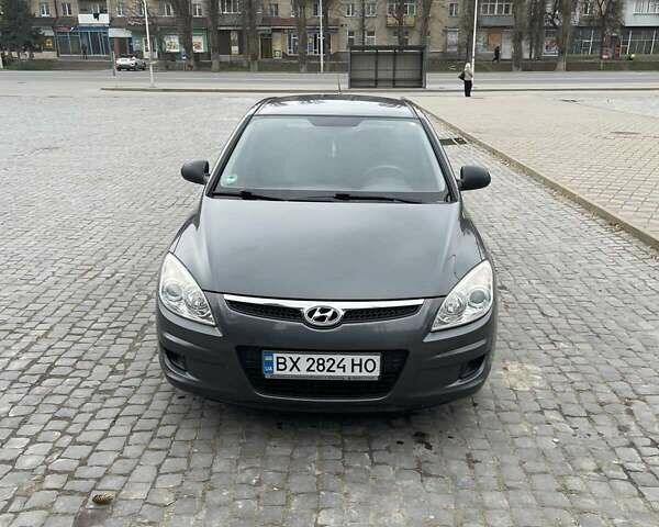 Сірий Хендай i30, об'ємом двигуна 1.4 л та пробігом 170 тис. км за 5000 $, фото 1 на Automoto.ua