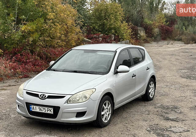 Серый Хендай i30, объемом двигателя 1.4 л и пробегом 265 тыс. км за 4500 $, фото 1 на Automoto.ua