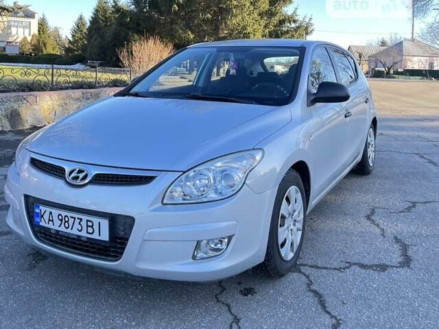 Сірий Хендай i30, об'ємом двигуна 1.4 л та пробігом 200 тис. км за 5300 $, фото 1 на Automoto.ua