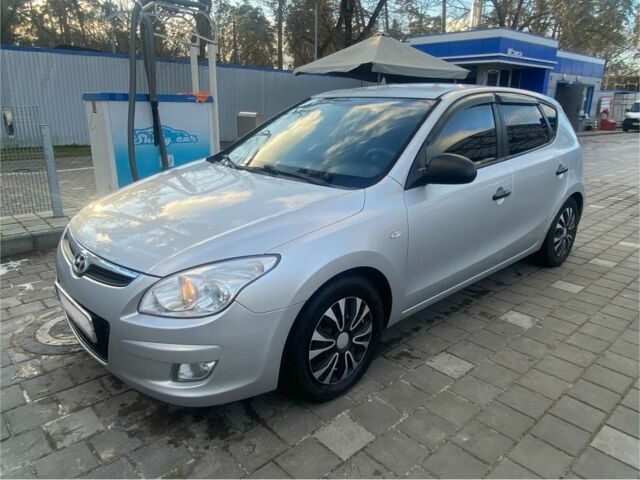 Серый Хендай i30, объемом двигателя 1.4 л и пробегом 197 тыс. км за 5600 $, фото 1 на Automoto.ua