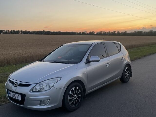 Серый Хендай i30, объемом двигателя 1.4 л и пробегом 220 тыс. км за 5400 $, фото 1 на Automoto.ua