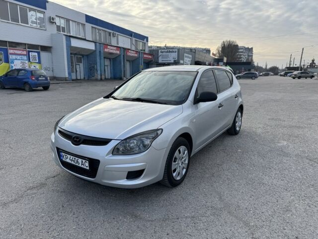 Серый Хендай i30, объемом двигателя 1.4 л и пробегом 163 тыс. км за 4800 $, фото 1 на Automoto.ua