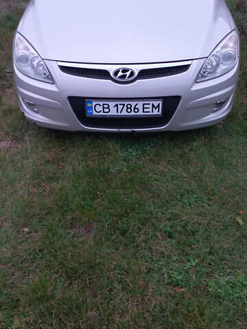 Серый Хендай i30, объемом двигателя 1.4 л и пробегом 181 тыс. км за 6000 $, фото 1 на Automoto.ua