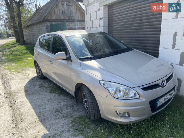 Серый Хендай i30, объемом двигателя 1.58 л и пробегом 290 тыс. км за 5800 $, фото 1 на Automoto.ua