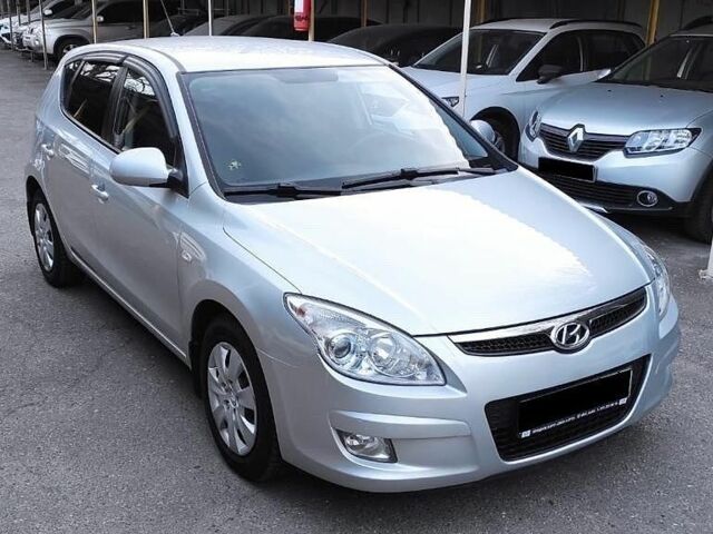 Сірий Хендай i30, об'ємом двигуна 1.6 л та пробігом 284 тис. км за 6400 $, фото 1 на Automoto.ua
