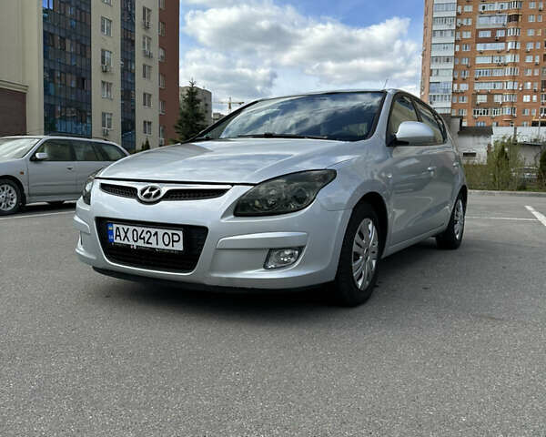 Сірий Хендай i30, об'ємом двигуна 1.6 л та пробігом 205 тис. км за 6500 $, фото 1 на Automoto.ua