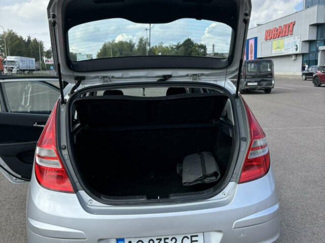 Сірий Хендай i30, об'ємом двигуна 1.6 л та пробігом 287 тис. км за 5900 $, фото 1 на Automoto.ua