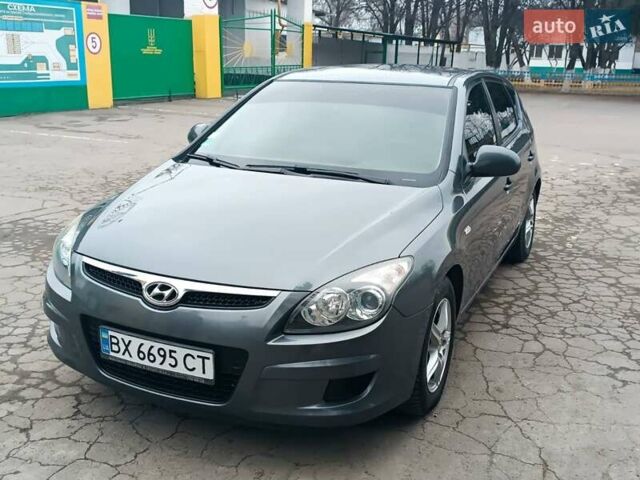 Серый Хендай i30, объемом двигателя 1.4 л и пробегом 180 тыс. км за 5300 $, фото 1 на Automoto.ua