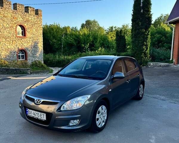 Серый Хендай i30, объемом двигателя 1.58 л и пробегом 210 тыс. км за 5900 $, фото 1 на Automoto.ua