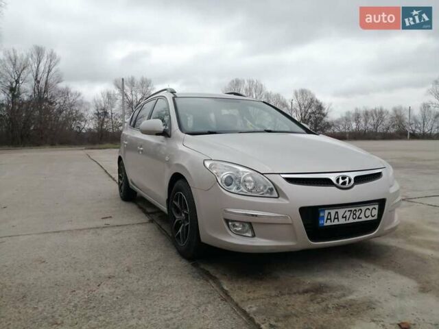 Серый Хендай i30, объемом двигателя 1.58 л и пробегом 264 тыс. км за 6300 $, фото 1 на Automoto.ua