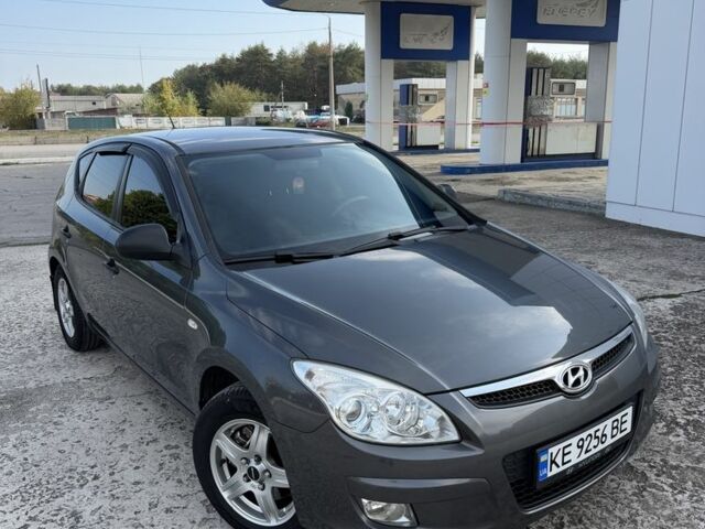 Серый Хендай i30, объемом двигателя 1.4 л и пробегом 160 тыс. км за 6505 $, фото 1 на Automoto.ua