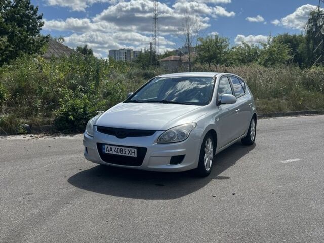 Сірий Хендай i30, об'ємом двигуна 1.6 л та пробігом 347 тис. км за 4513 $, фото 1 на Automoto.ua