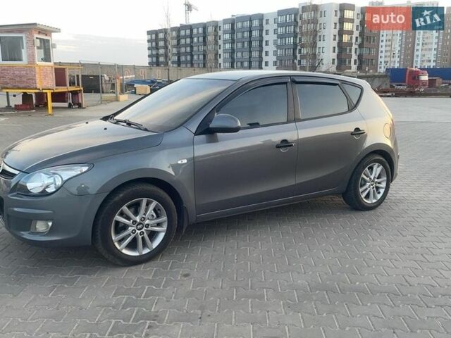 Серый Хендай i30, объемом двигателя 1.6 л и пробегом 210 тыс. км за 5300 $, фото 1 на Automoto.ua