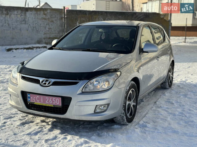 Сірий Хендай i30, об'ємом двигуна 1.6 л та пробігом 200 тис. км за 5700 $, фото 1 на Automoto.ua