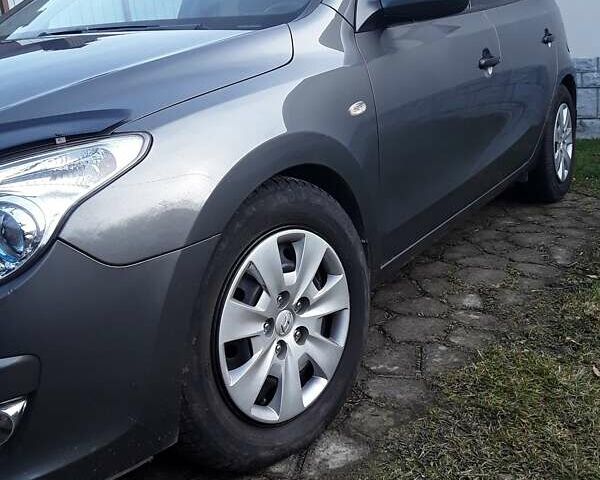 Сірий Хендай i30, об'ємом двигуна 1.6 л та пробігом 108 тис. км за 8600 $, фото 1 на Automoto.ua