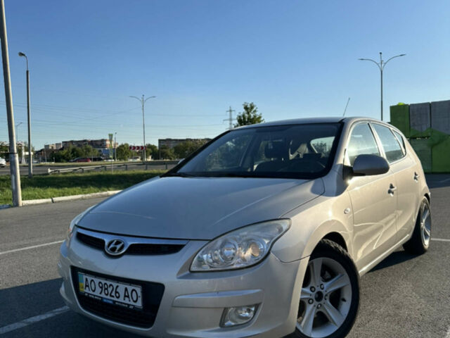 Серый Хендай i30, объемом двигателя 1.58 л и пробегом 207 тыс. км за 5800 $, фото 1 на Automoto.ua
