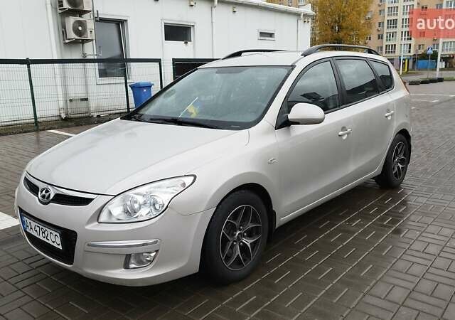 Серый Хендай i30, объемом двигателя 1.58 л и пробегом 260 тыс. км за 5999 $, фото 1 на Automoto.ua