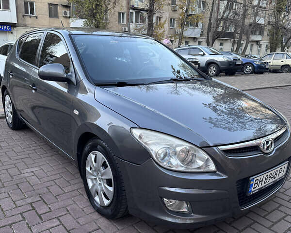 Серый Хендай i30, объемом двигателя 1.58 л и пробегом 201 тыс. км за 6200 $, фото 1 на Automoto.ua