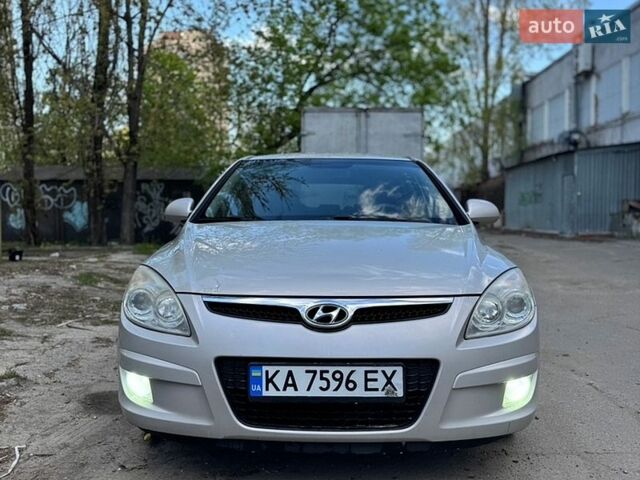 Серый Хендай i30, объемом двигателя 1.59 л и пробегом 198 тыс. км за 5900 $, фото 1 на Automoto.ua