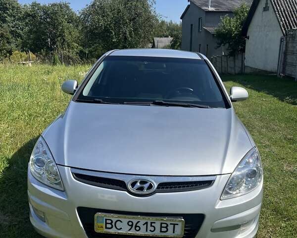 Серый Хендай i30, объемом двигателя 1.6 л и пробегом 315 тыс. км за 5900 $, фото 1 на Automoto.ua