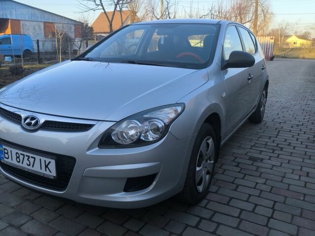 Серый Хендай i30, объемом двигателя 1.4 л и пробегом 100 тыс. км за 5500 $, фото 1 на Automoto.ua