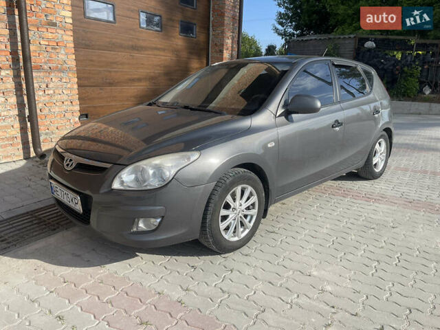 Серый Хендай i30, объемом двигателя 1.4 л и пробегом 142 тыс. км за 5650 $, фото 1 на Automoto.ua