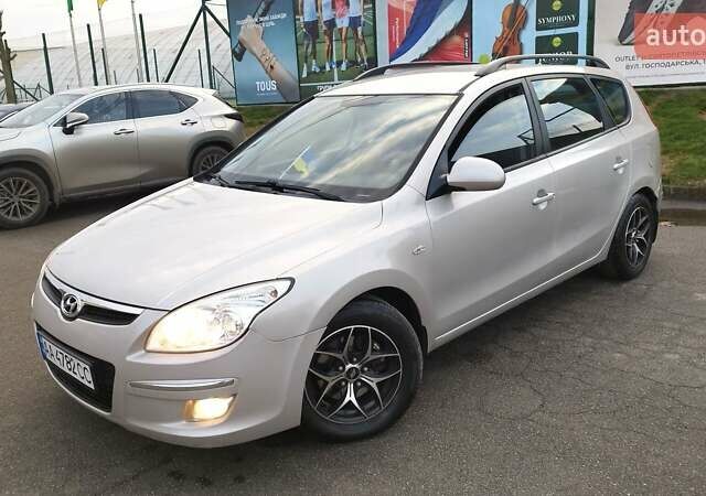 Серый Хендай i30, объемом двигателя 1.58 л и пробегом 260 тыс. км за 5950 $, фото 1 на Automoto.ua