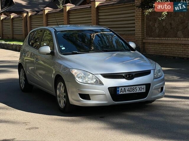 Сірий Хендай i30, об'ємом двигуна 1.6 л та пробігом 349 тис. км за 4600 $, фото 1 на Automoto.ua