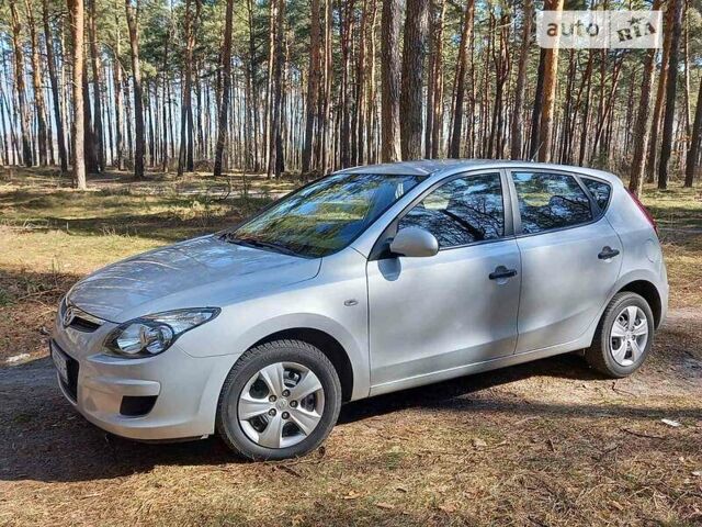 Серый Хендай i30, объемом двигателя 1.4 л и пробегом 151 тыс. км за 6300 $, фото 1 на Automoto.ua