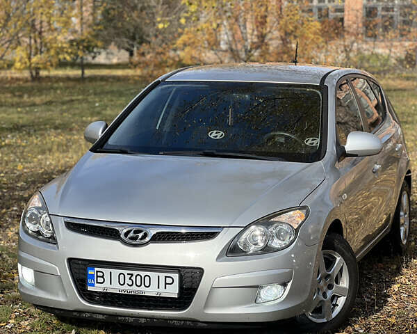 Сірий Хендай i30, об'ємом двигуна 1.59 л та пробігом 177 тис. км за 7499 $, фото 1 на Automoto.ua