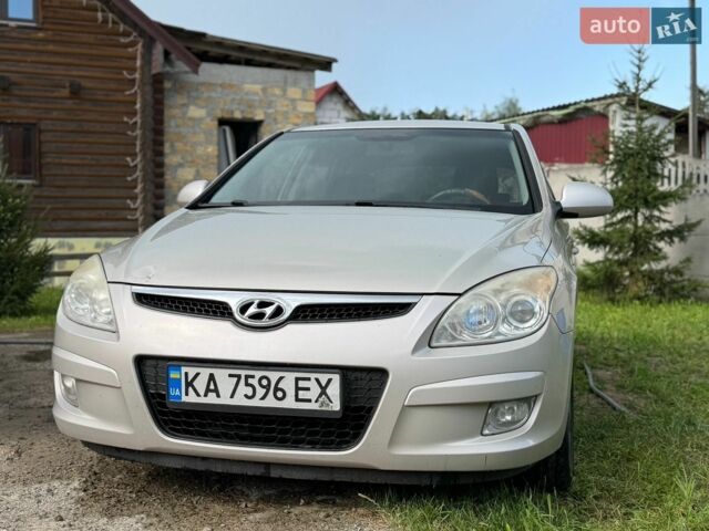 Серый Хендай i30, объемом двигателя 1.59 л и пробегом 198 тыс. км за 5500 $, фото 1 на Automoto.ua