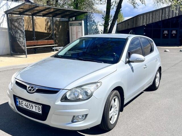Сірий Хендай i30, об'ємом двигуна 1.6 л та пробігом 269 тис. км за 5400 $, фото 1 на Automoto.ua