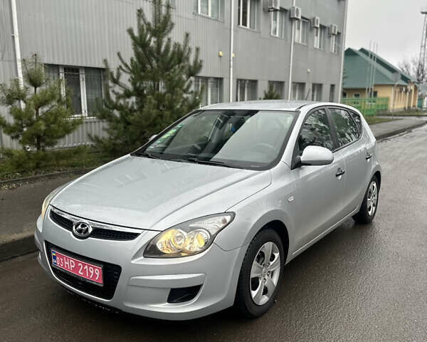 Сірий Хендай i30, об'ємом двигуна 1.4 л та пробігом 198 тис. км за 5700 $, фото 1 на Automoto.ua