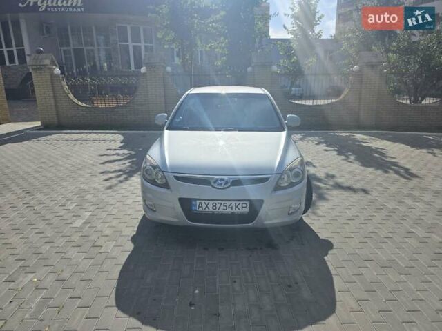 Серый Хендай i30, объемом двигателя 1.4 л и пробегом 186 тыс. км за 5700 $, фото 1 на Automoto.ua