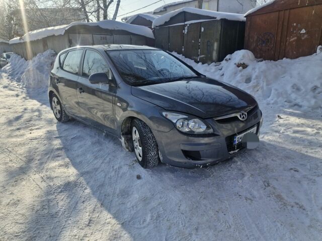 Серый Хендай i30, объемом двигателя 1.4 л и пробегом 200 тыс. км за 4700 $, фото 1 на Automoto.ua