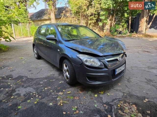 Серый Хендай i30, объемом двигателя 1.4 л и пробегом 180 тыс. км за 1750 $, фото 1 на Automoto.ua