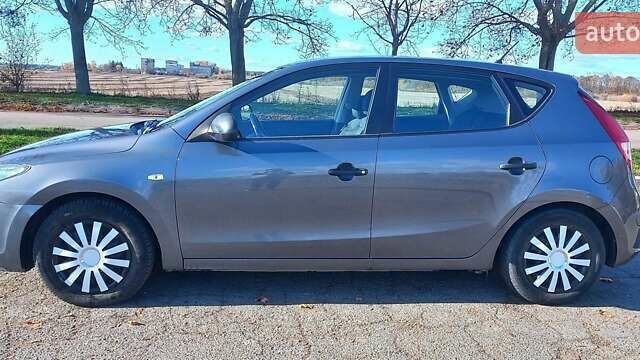 Сірий Хендай i30, об'ємом двигуна 1.6 л та пробігом 234 тис. км за 5600 $, фото 1 на Automoto.ua