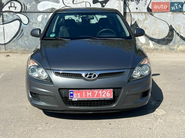 Серый Хендай i30, объемом двигателя 1.4 л и пробегом 214 тыс. км за 5300 $, фото 1 на Automoto.ua