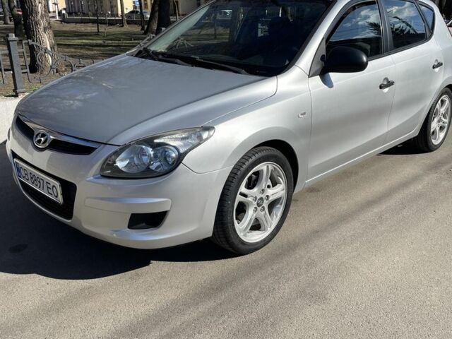 Серый Хендай i30, объемом двигателя 1.4 л и пробегом 280 тыс. км за 5 $, фото 1 на Automoto.ua