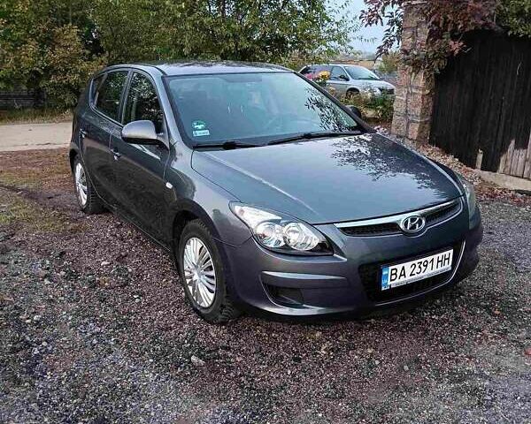 Серый Хендай i30, объемом двигателя 1.4 л и пробегом 288 тыс. км за 5159 $, фото 1 на Automoto.ua