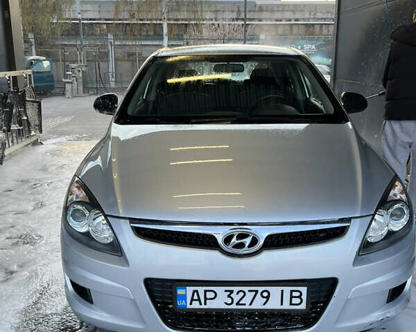Сірий Хендай i30, об'ємом двигуна 1.6 л та пробігом 268 тис. км за 6000 $, фото 1 на Automoto.ua