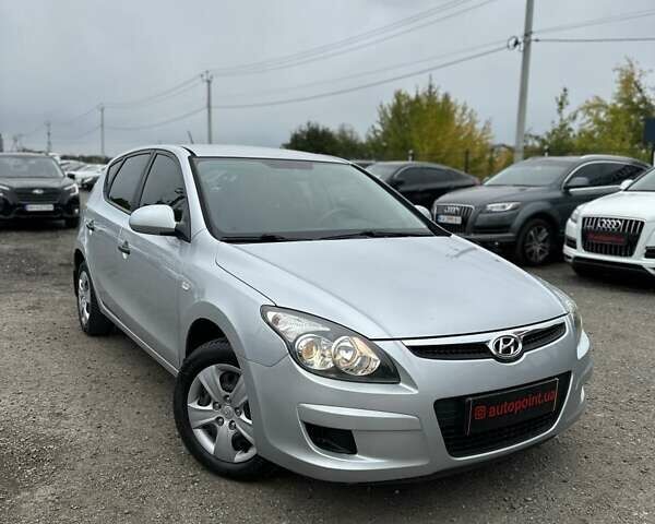 Серый Хендай i30, объемом двигателя 1.4 л и пробегом 201 тыс. км за 6800 $, фото 1 на Automoto.ua
