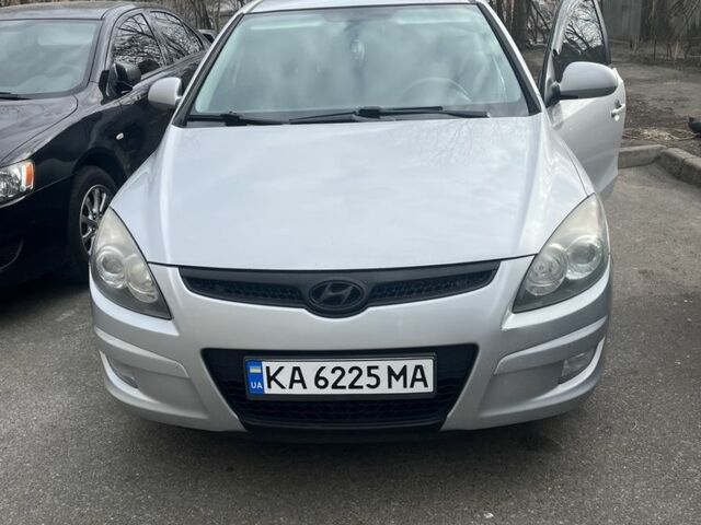 Сірий Хендай i30, об'ємом двигуна 1.4 л та пробігом 250 тис. км за 5500 $, фото 1 на Automoto.ua