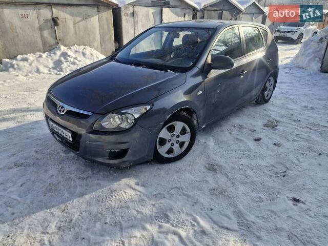 Серый Хендай i30, объемом двигателя 1.4 л и пробегом 320 тыс. км за 4700 $, фото 1 на Automoto.ua