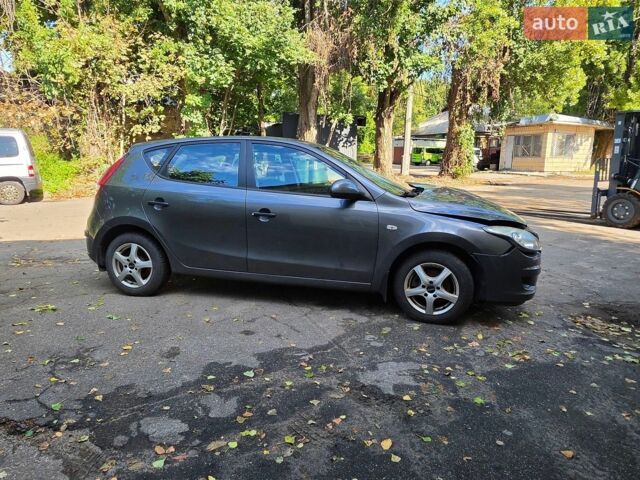 Серый Хендай i30, объемом двигателя 1.4 л и пробегом 180 тыс. км за 1750 $, фото 1 на Automoto.ua