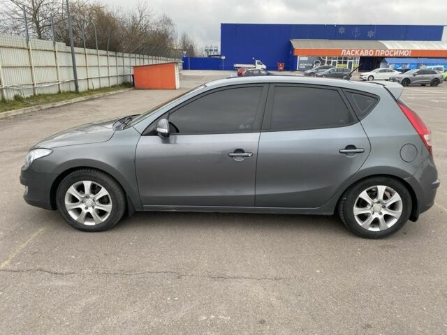 Серый Хендай i30, объемом двигателя 1.6 л и пробегом 212 тыс. км за 6150 $, фото 1 на Automoto.ua