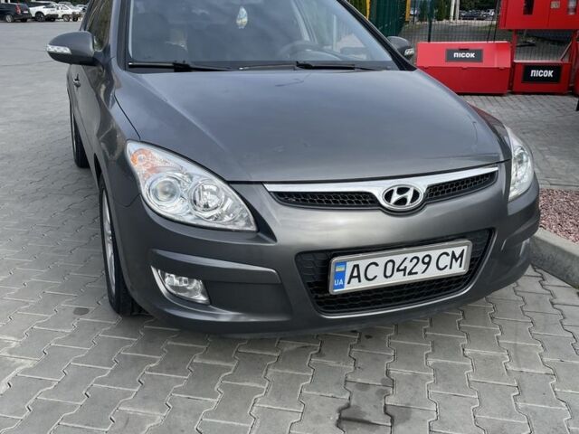 Серый Хендай i30, объемом двигателя 1.6 л и пробегом 280 тыс. км за 4500 $, фото 1 на Automoto.ua