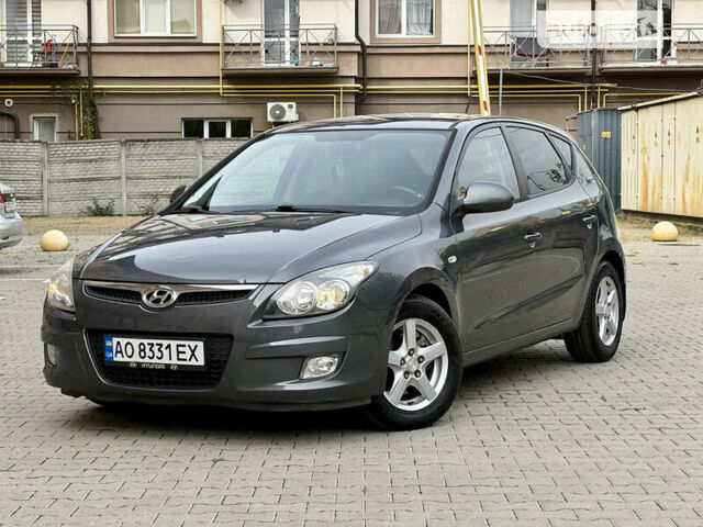 Серый Хендай i30, объемом двигателя 1.6 л и пробегом 300 тыс. км за 5400 $, фото 1 на Automoto.ua